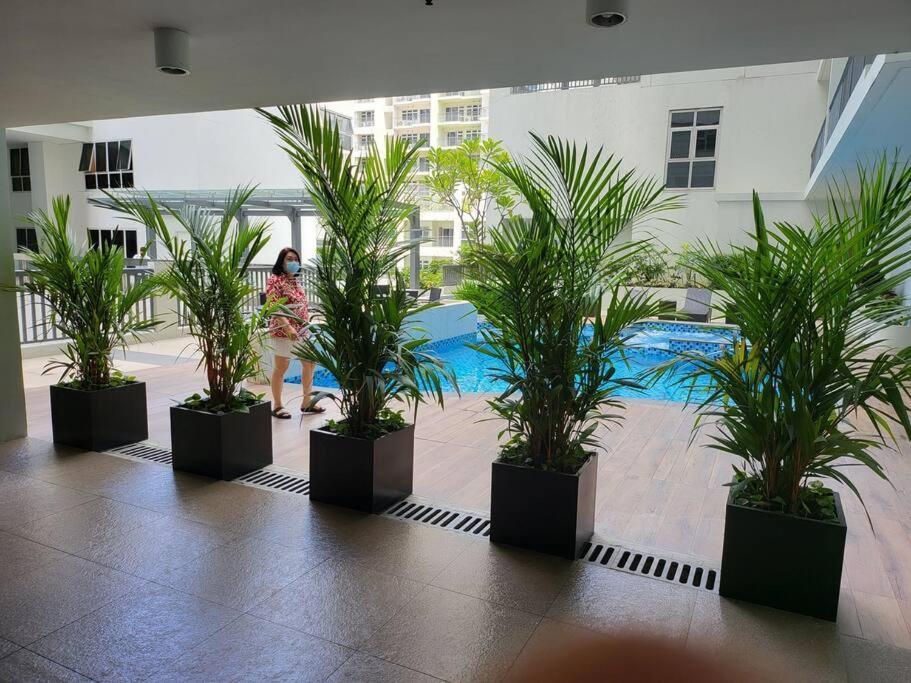 Luxury @ Bgc Sleeps 6 Comfortably Fast Wifi Pool! Apartman Manila Kültér fotó