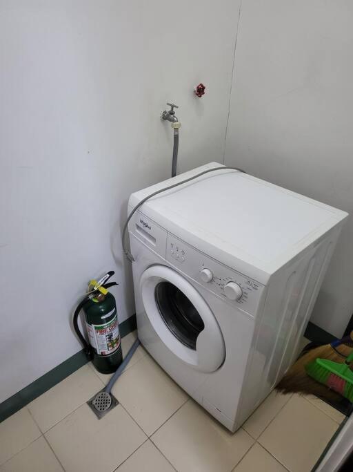 Luxury @ Bgc Sleeps 6 Comfortably Fast Wifi Pool! Apartman Manila Kültér fotó