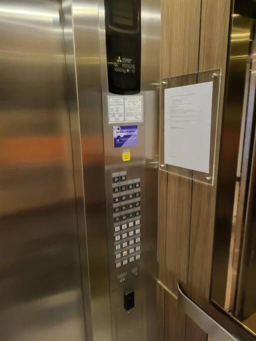 Luxury @ Bgc Sleeps 6 Comfortably Fast Wifi Pool! Apartman Manila Kültér fotó