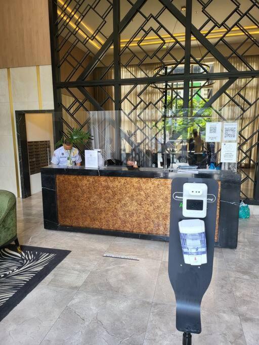 Luxury @ Bgc Sleeps 6 Comfortably Fast Wifi Pool! Apartman Manila Kültér fotó