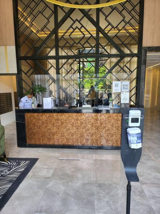 Luxury @ Bgc Sleeps 6 Comfortably Fast Wifi Pool! Apartman Manila Kültér fotó