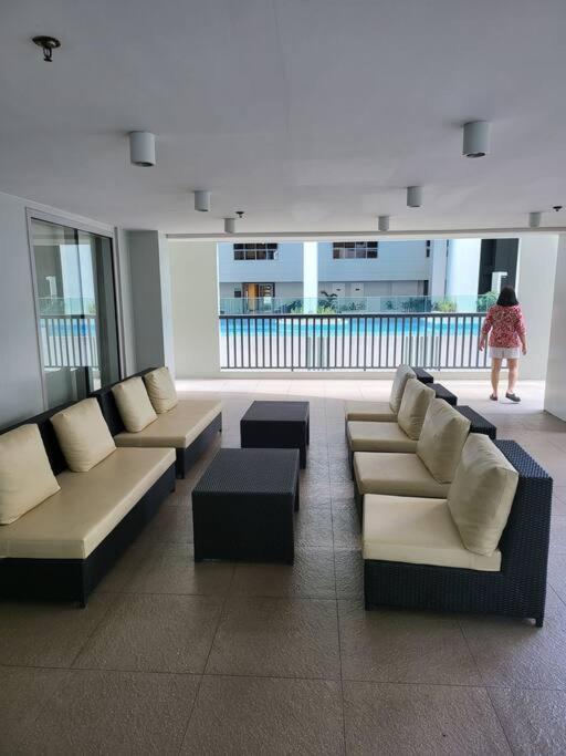 Luxury @ Bgc Sleeps 6 Comfortably Fast Wifi Pool! Apartman Manila Kültér fotó