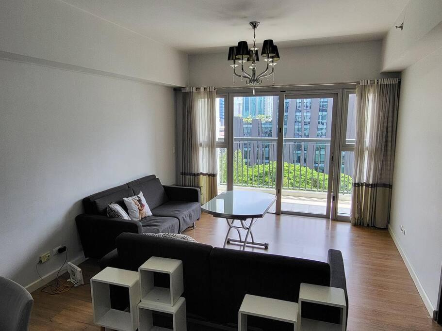 Luxury @ Bgc Sleeps 6 Comfortably Fast Wifi Pool! Apartman Manila Kültér fotó