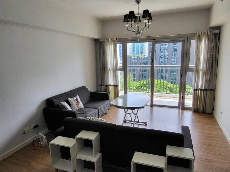 Luxury @ Bgc Sleeps 6 Comfortably Fast Wifi Pool! Apartman Manila Kültér fotó