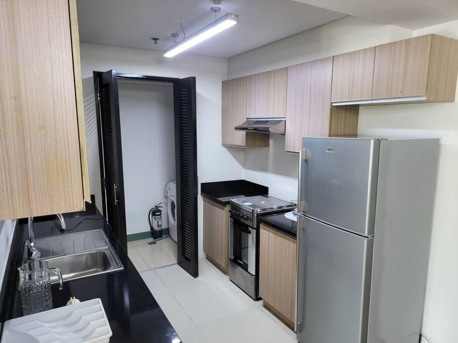 Luxury @ Bgc Sleeps 6 Comfortably Fast Wifi Pool! Apartman Manila Kültér fotó