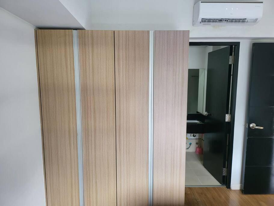 Luxury @ Bgc Sleeps 6 Comfortably Fast Wifi Pool! Apartman Manila Kültér fotó
