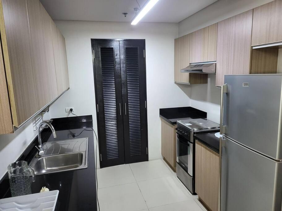 Luxury @ Bgc Sleeps 6 Comfortably Fast Wifi Pool! Apartman Manila Kültér fotó