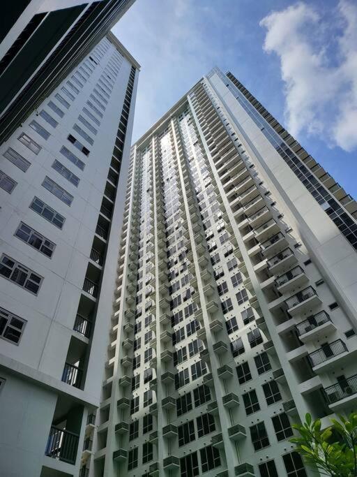 Luxury @ Bgc Sleeps 6 Comfortably Fast Wifi Pool! Apartman Manila Kültér fotó