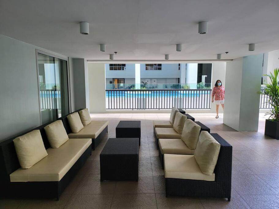 Luxury @ Bgc Sleeps 6 Comfortably Fast Wifi Pool! Apartman Manila Kültér fotó